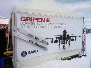 Mit Plakaten wirbt Saab für seinen Kampfjet.Bild: Blick Online